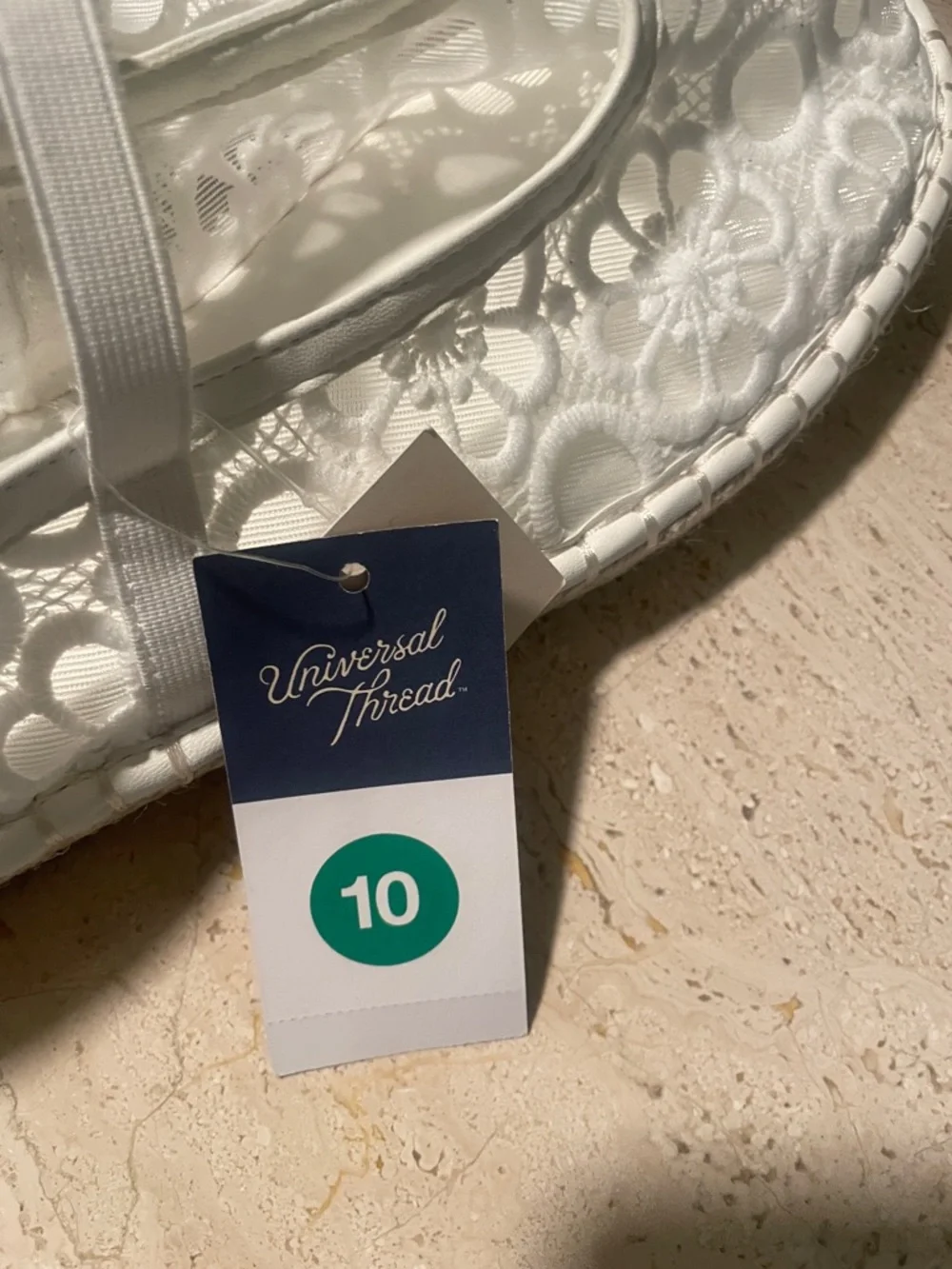 Universal Thread Women’s White Flower Lace Mary Jane Shoes Size 10